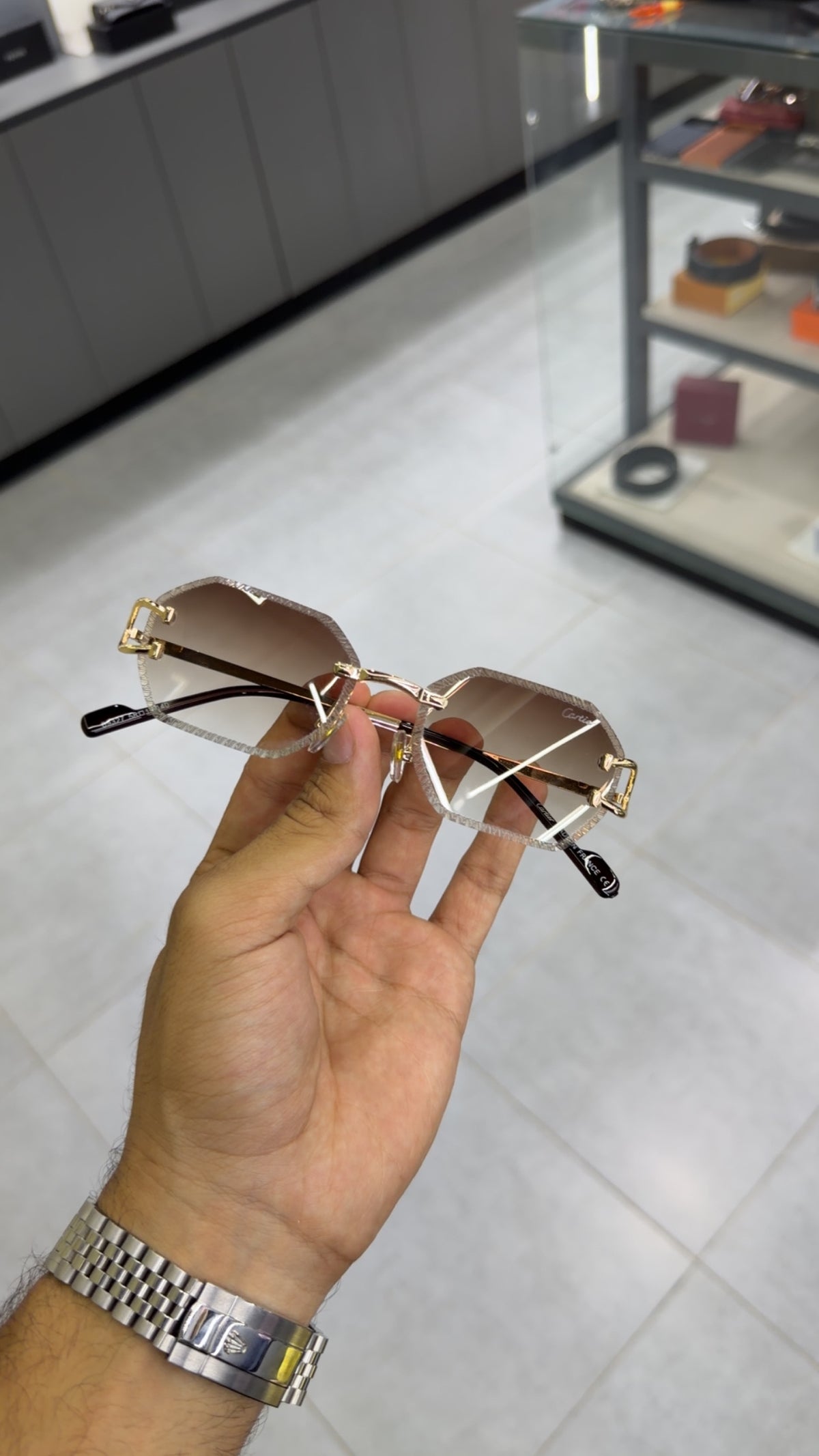 Diamond cut Cartier marron