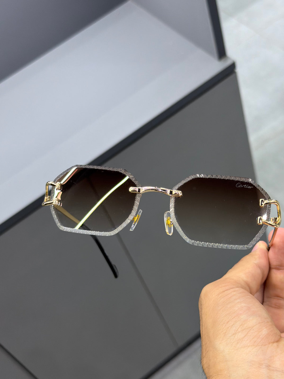 Diamond cut Cartier marron