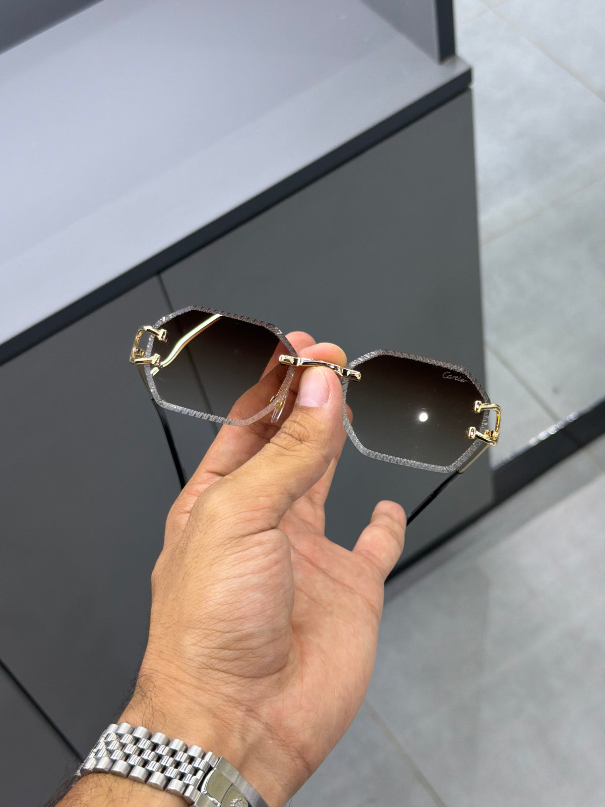 Diamond cut Cartier marron